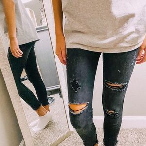 HOLLISTER black ripped skinny jeans😚🖤